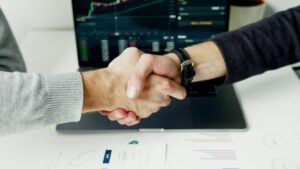 Two people shaking hands after successfully closing a sales deal.